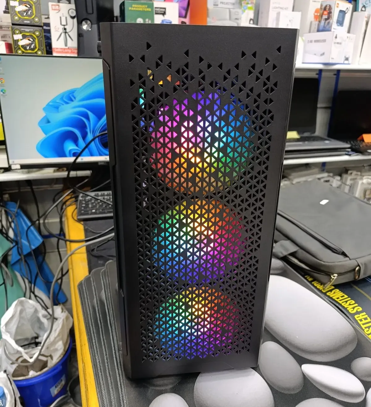 كمبيوتر جيمينج i5 جيل ثامن rx570 8gb - مجدد