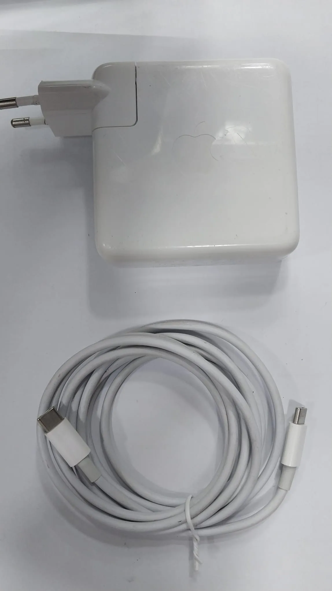 Apple MacBook charger 87W