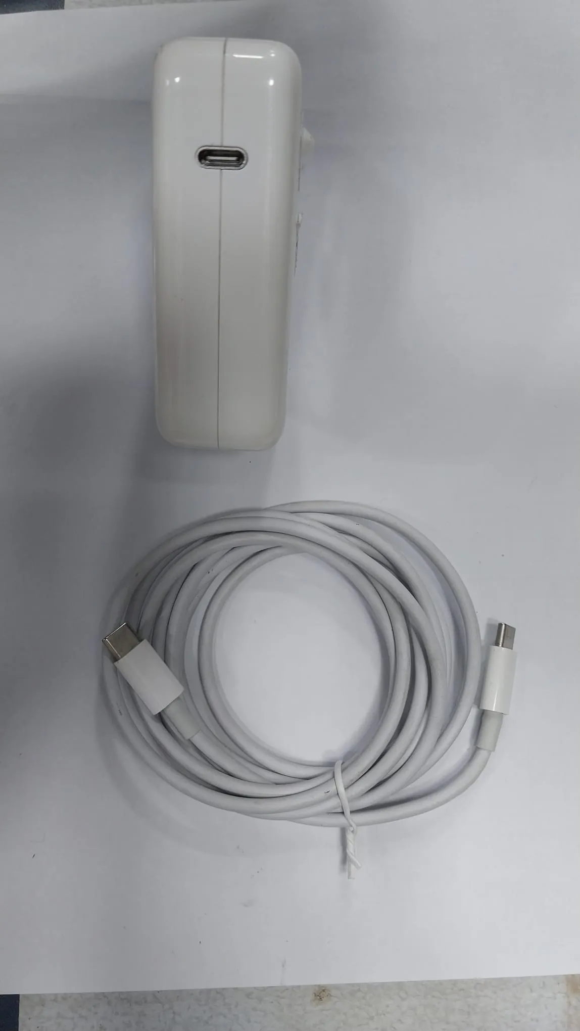 Apple MacBook charger 87W