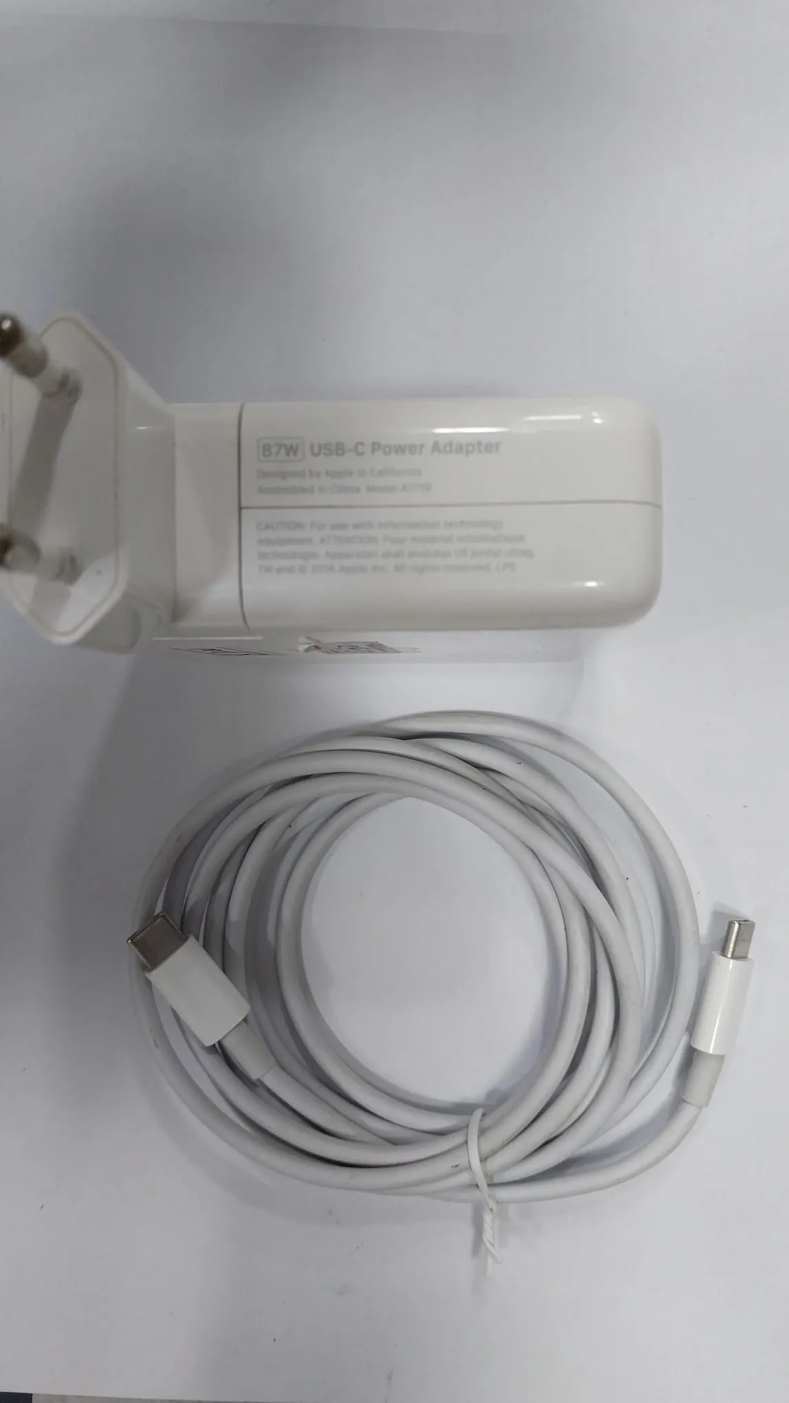 Apple MacBook charger 87W