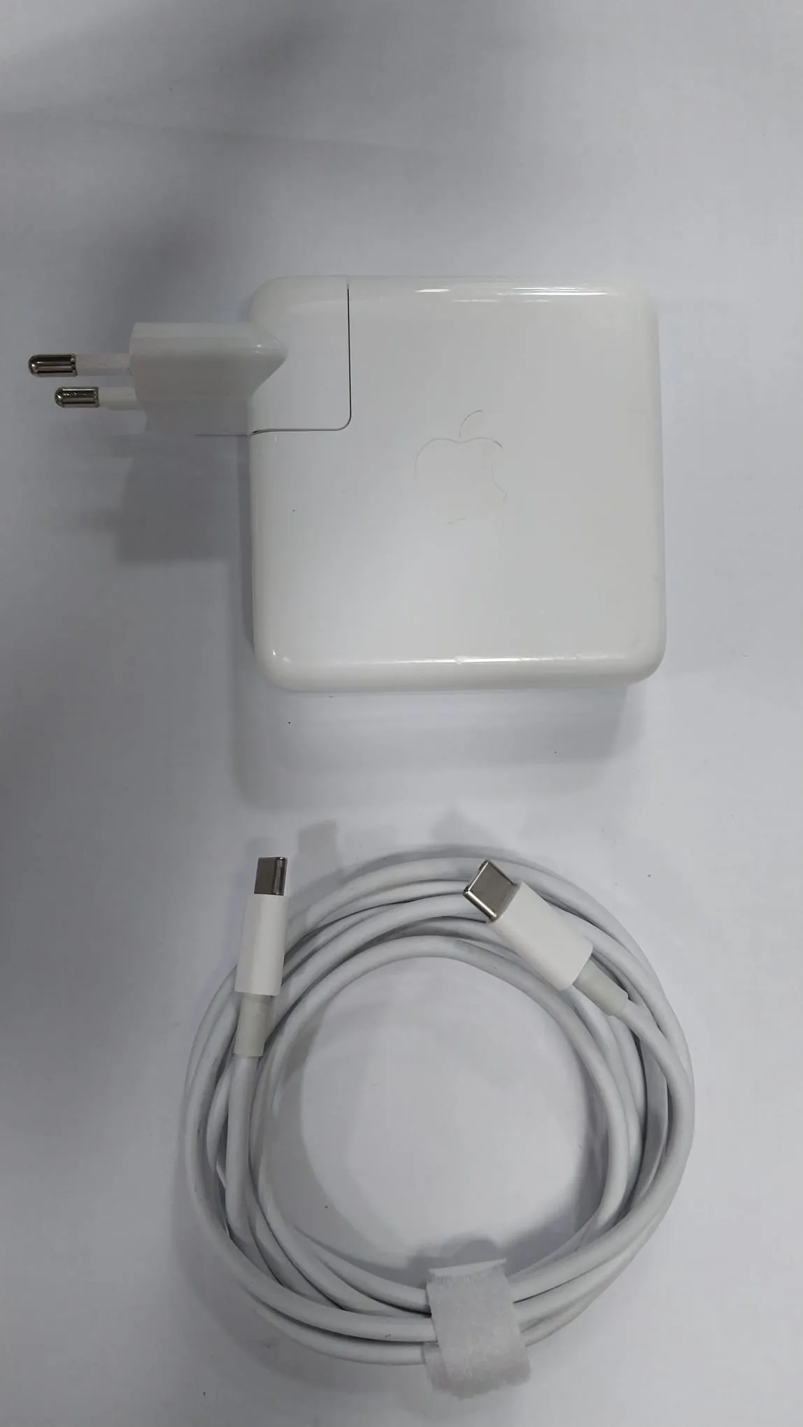 Apple MacBook charger 61W
