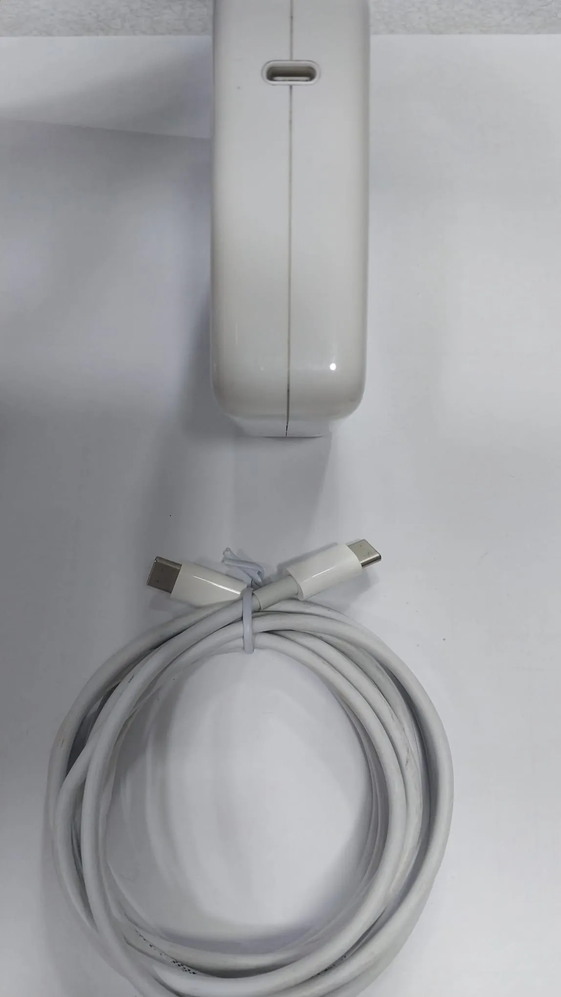 Apple MacBook charger 96W